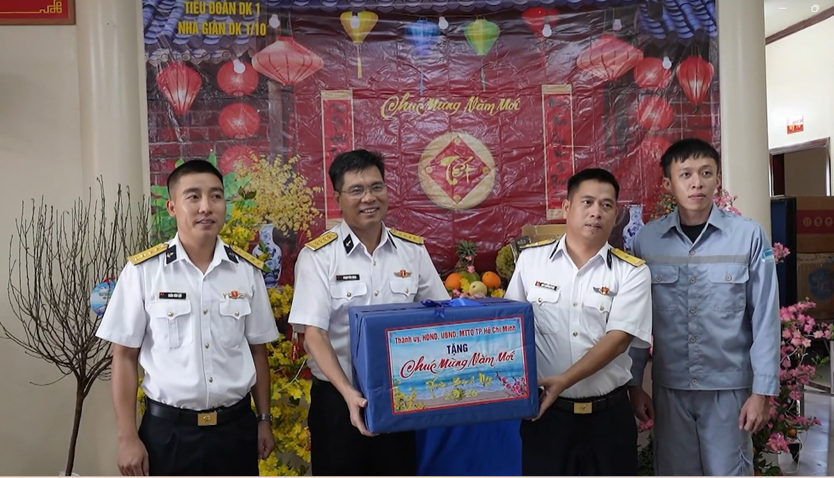 Xuân về trên Nhà giàn DK1/10 - Ảnh 4.