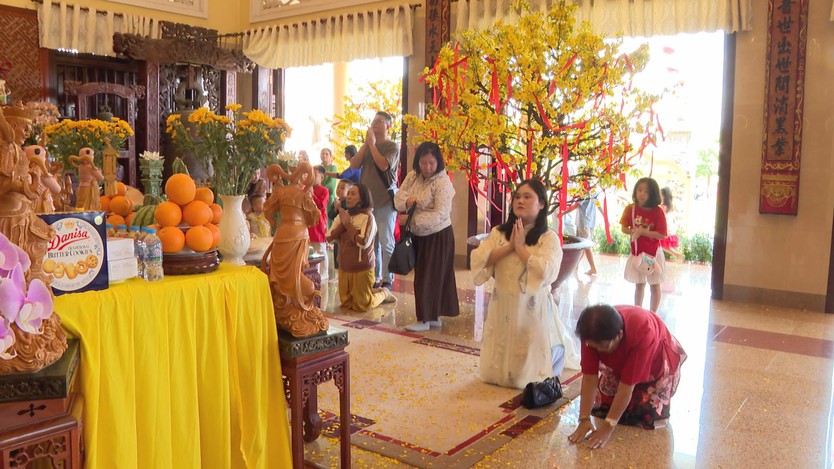Lễ chùa đầu năm - Gieo tâm an giữa mùa xuân mới - Ảnh 2.