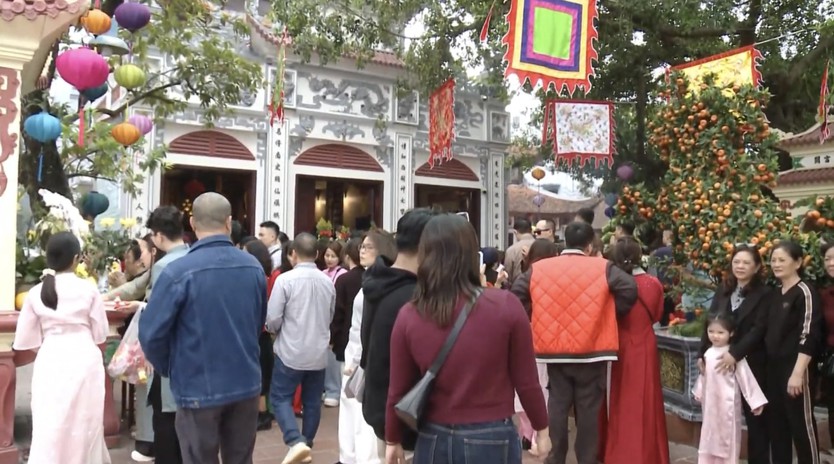 Nét đẹp đi lễ đầu năm của người Việt- Ảnh 1.