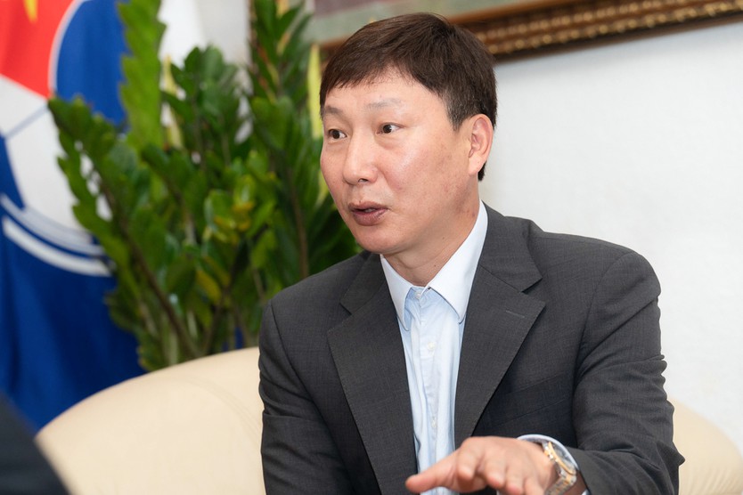 "Thầy" Kim Sang-sik và khát vọng nâng tầm bóng đá Việt Nam- Ảnh 1.