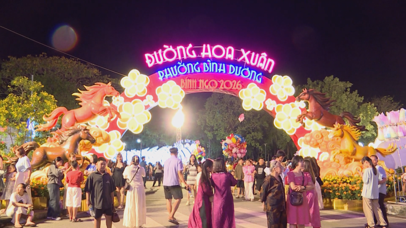 Đường hoa và đường sách Tết Bính Ngọ 2026 thu hút đông đảo người dân TP. Hồ Chí Minh- Ảnh 3.