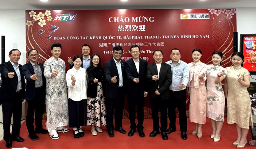 HTV hợp tác cùng Đài truyền hình sản xuất format Chị đẹp rẽ sóng ra mắt 2 MV Ca nhạc đón năm mới.- Ảnh 1.