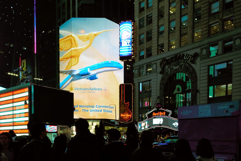 Hình ảnh Việt Nam tỏa sáng tại Quảng trường Thời đại, New York - Ảnh 2.