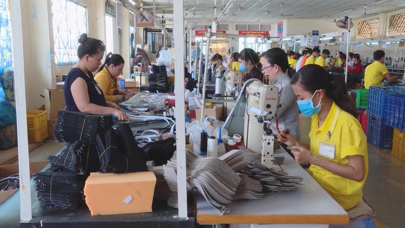 Dệt may vượt khó, giữ đà xuất khấu - Ảnh 1.
