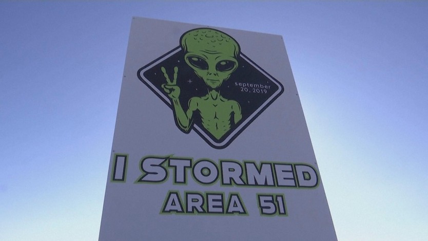 Tổng thống Trump ra lệnh tìm kiếm, giải mật hồ sơ UFO và sự sống ngoài Trái đất - Ảnh 2.