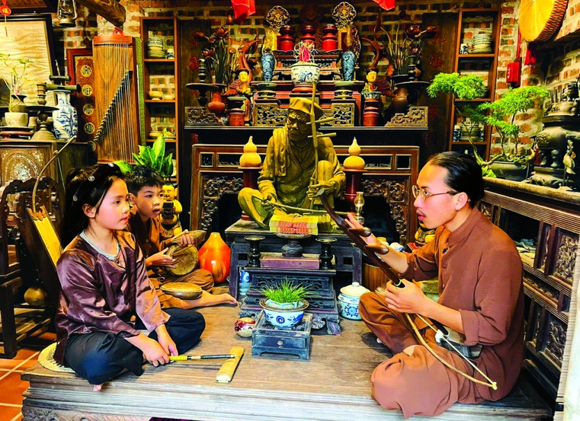 Nghệ nhân xẩm Bùi Công Sơn: Gen Z “hái lộc” cổ phong- Ảnh 3.