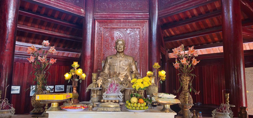 Cận cảnh ngôi đền thờ cố Tổng Bí thư Lê Duẩn giữa lòng hồ Kẻ Gỗ- Ảnh 8.