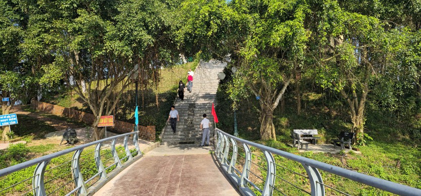 Cận cảnh ngôi đền thờ cố Tổng Bí thư Lê Duẩn giữa lòng hồ Kẻ Gỗ- Ảnh 13.