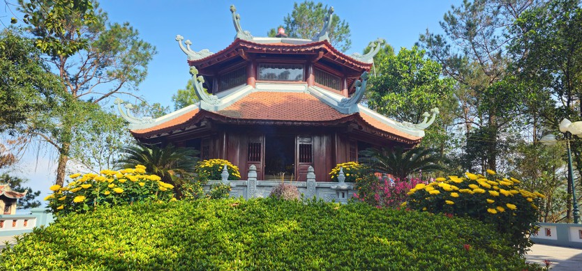 Cận cảnh ngôi đền thờ cố Tổng Bí thư Lê Duẩn giữa lòng hồ Kẻ Gỗ- Ảnh 6.
