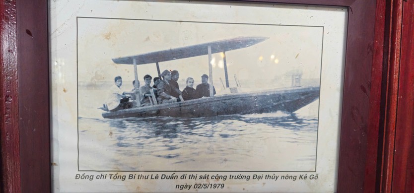 Cận cảnh ngôi đền thờ cố Tổng Bí thư Lê Duẩn giữa lòng hồ Kẻ Gỗ- Ảnh 11.