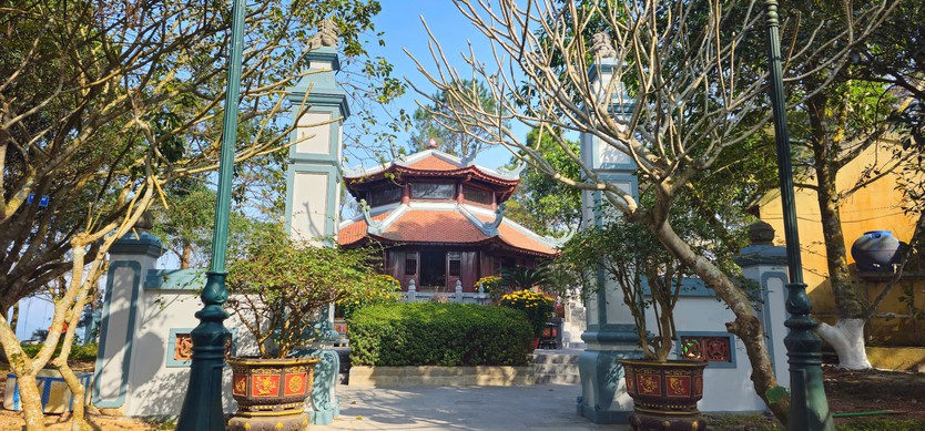 Cận cảnh ngôi đền thờ cố Tổng Bí thư Lê Duẩn giữa lòng hồ Kẻ Gỗ- Ảnh 5.