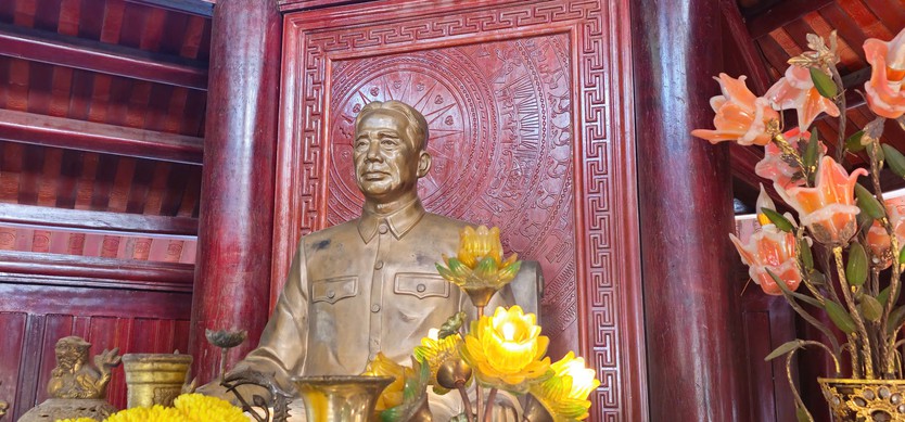 Cận cảnh ngôi đền thờ cố Tổng Bí thư Lê Duẩn giữa lòng hồ Kẻ Gỗ- Ảnh 9.