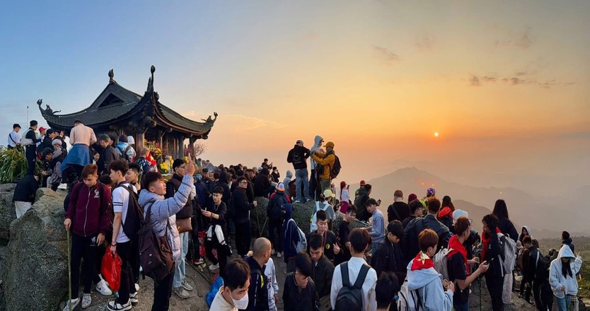 Biển người hành hương về Yên Tử  - Ảnh 7.