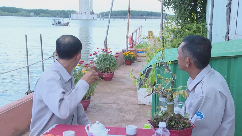 Đón Tết trên sông Thị Vải: Những người giữ nhịp an toàn tại khu vực thi công cầu Phước An - Ảnh 4.