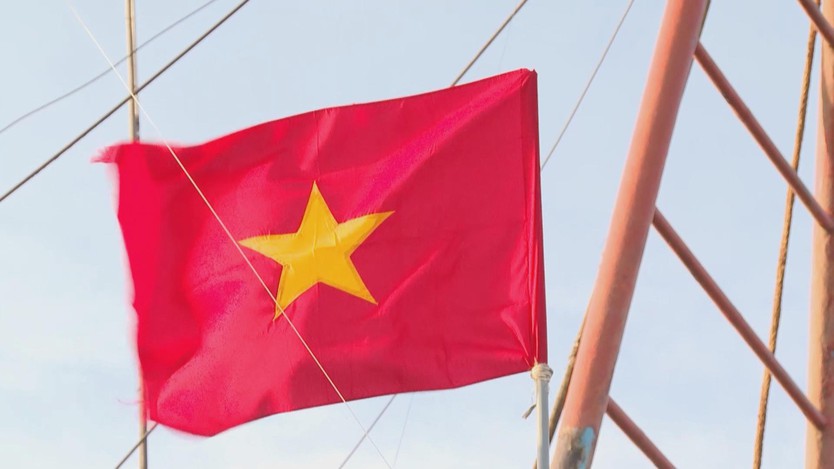 Khí thế ra khơi ngày đầu năm: Khi niềm tin hòa cùng sắc cờ đỏ sao vàng - Ảnh 4.