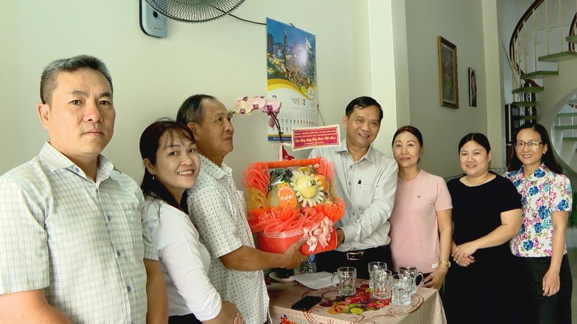 Phường Bình Phú họp mặt kỷ niệm 71 năm Ngày Thầy thuốc Việt Nam - Ảnh 3.