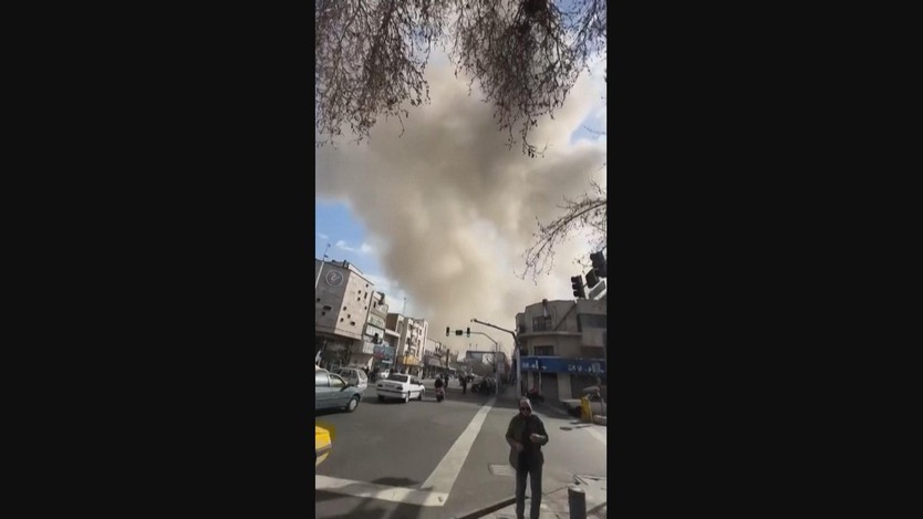 Mỹ, Israel thông báo mở chiến dịch tập kích Iran - Ảnh 3.