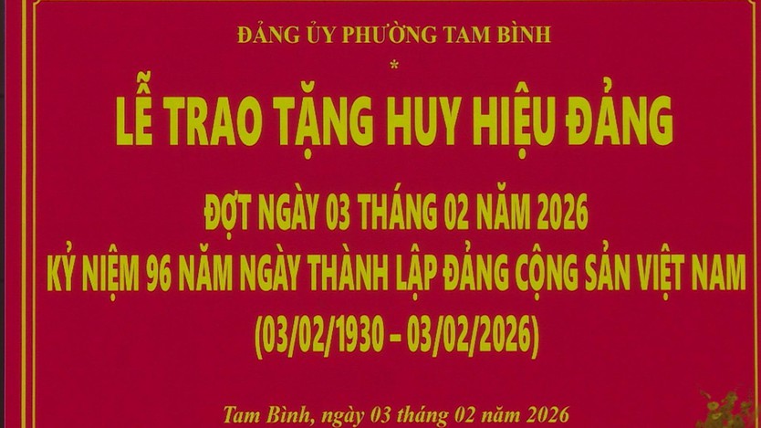 TP. Hồ Chí Minh trao Huy hiệu Đảng cho Đảng viên phường Tam Bình - Ảnh 1.