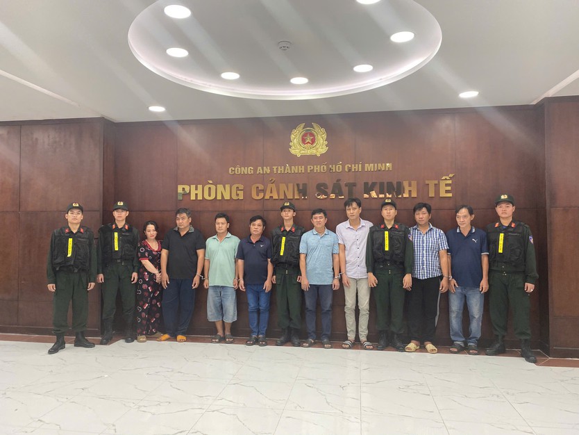 Công an TPHCM triệt phá đường dây sản xuất, buôn bán xăng Ron95 giả - Ảnh 1.