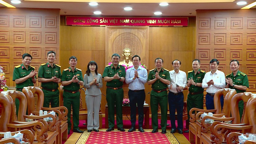 Lãnh đạo TP. Hồ Chí Minh tiếp đoàn Quân khu 7 thăm, chúc Tết Xuân Bính Ngọ - Ảnh 3.