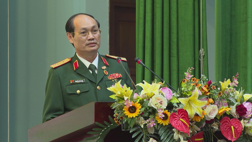 Trao Huy hiệu 40 năm tuổi Đảng cho Trung tướng Nguyễn Văn Nam- Ảnh 3.