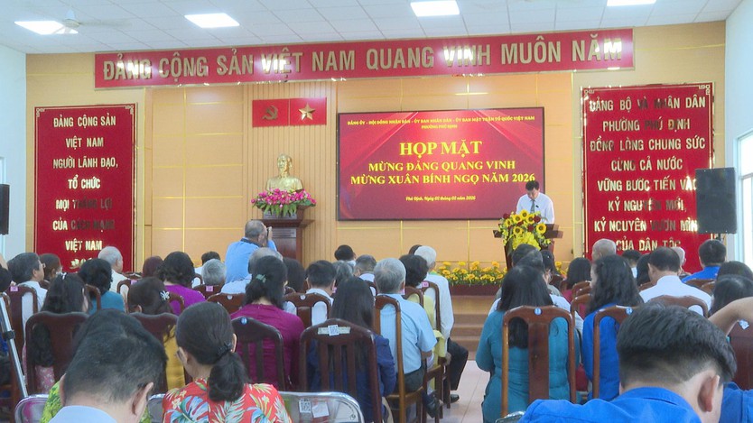 Phường Phú Định trao tặng Huy hiệu Đảng đợt 3/2 - Ảnh 1.