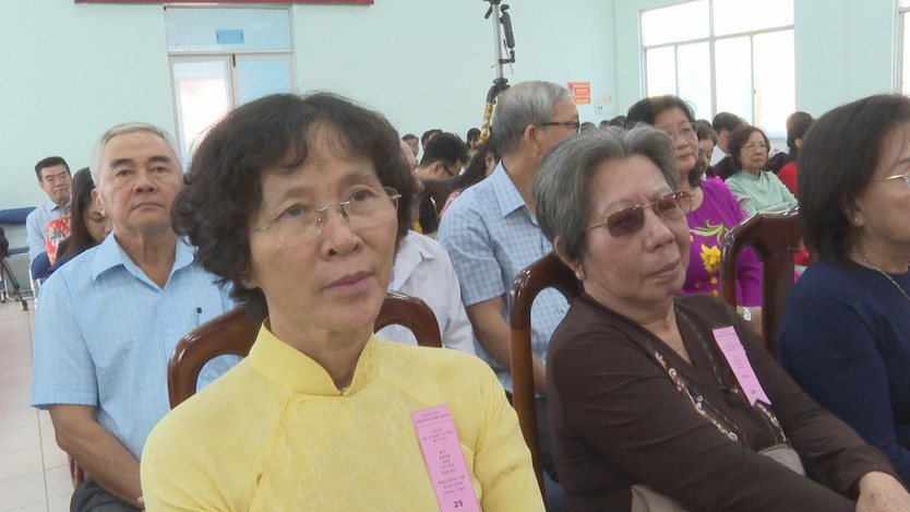 Phường Phú Định trao tặng Huy hiệu Đảng đợt 3/2 - Ảnh 3.