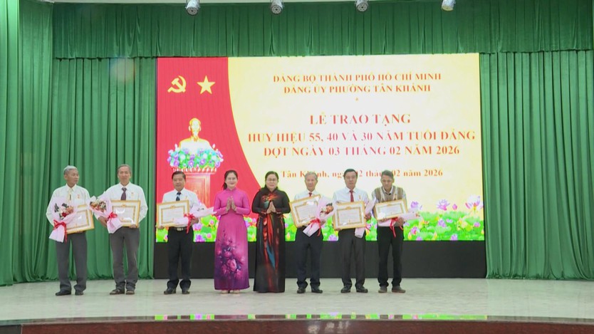 Phường Tân Khánh họp mặt kỷ niệm 96 năm Ngày thành lập Đảng Cộng sản Việt Nam - Ảnh 4.