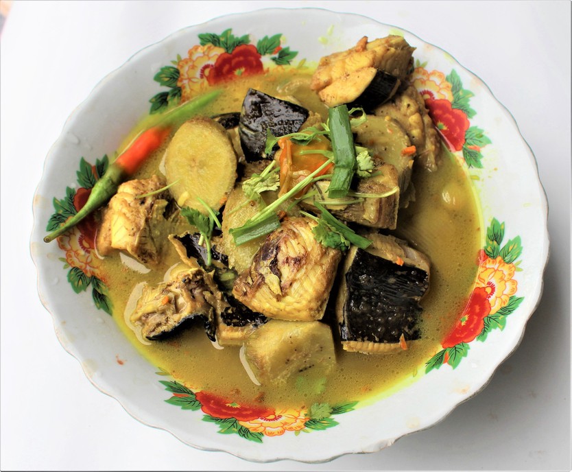 Cá đuối biển Nam Ô om chuối xanh - Ảnh 1.