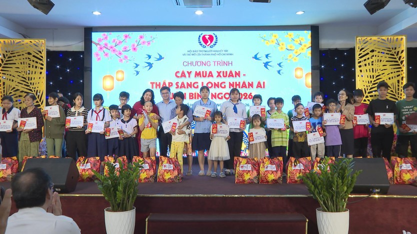 Cây Mùa Xuân - "Thắp sáng lòng nhân ái" lần thứ 25: Trao tặng 2.000 phần quà Tết  - Ảnh 5.