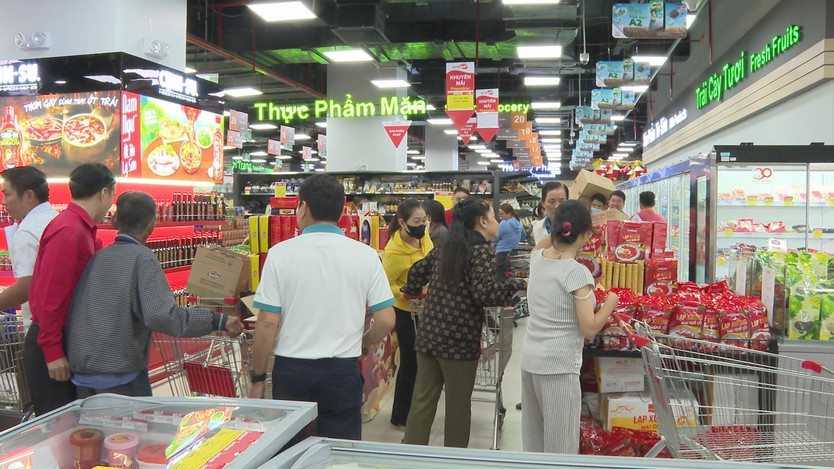Hội Chữ thập đỏ TP. Hồ Chí Minh: Mang Tết nhân ái đến với 200 hộ gia đình khó khăn - Ảnh 1.