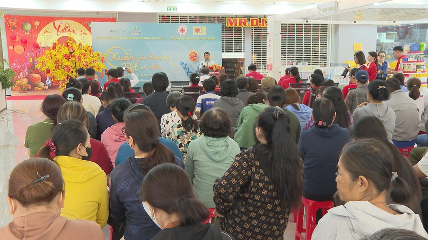 Hội Chữ thập đỏ TP. Hồ Chí Minh: Mang Tết nhân ái đến với 200 hộ gia đình khó khăn - Ảnh 5.