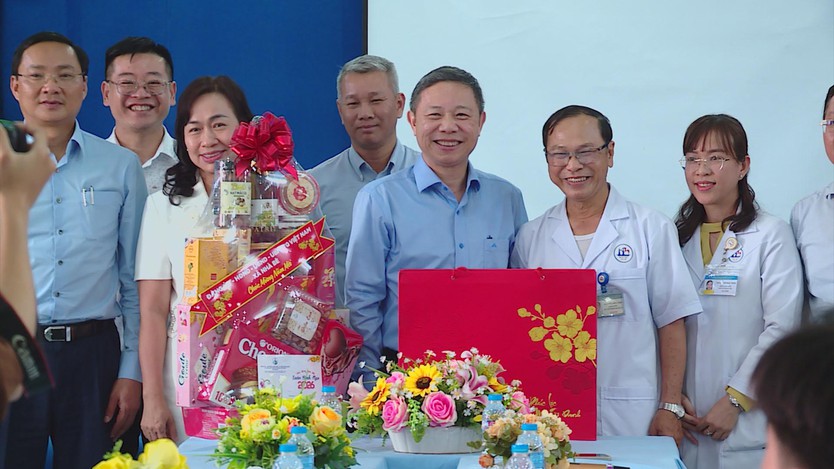 Lãnh đạo TP. Hồ Chí Minh thăm và chúc Tết các đơn vị, cá nhân tiêu biểu Xuân Bính Ngọ 2026 - Ảnh 4.