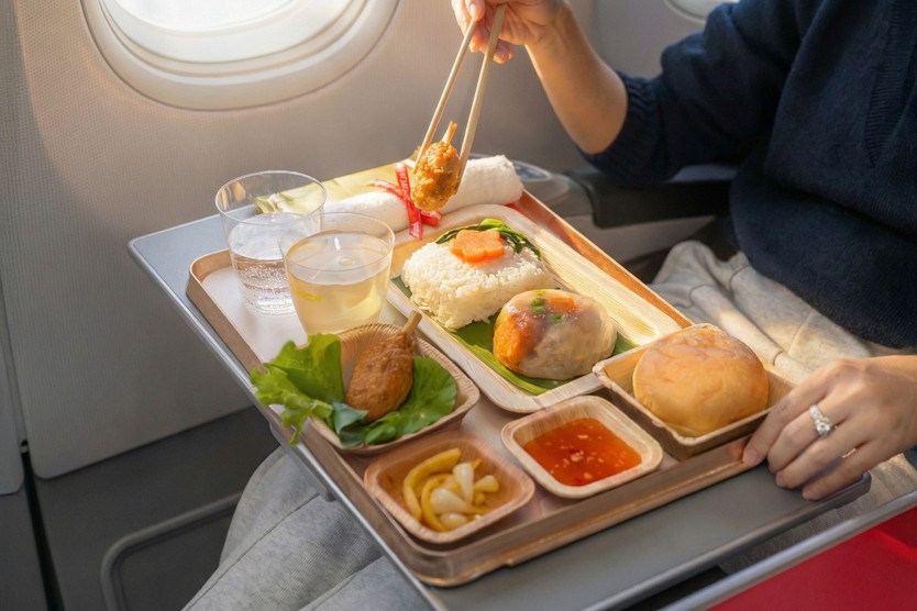 Thưởng thức trọn vị Tết trên độ cao 10.000 mét cùng Vietjet - Ảnh 2.