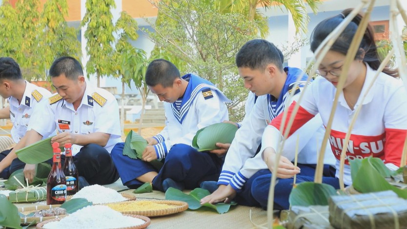 Tết sớm ở Lữ đoàn 957, Vùng 4 Hải quân: Thắt chặt tình quân dân - Ảnh 1.