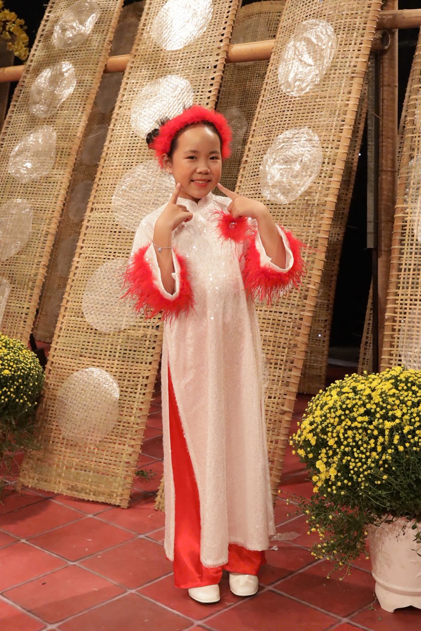 Helen Vũ: "Điểm sáng" duyên dáng trong chương trình đặc biệt “Mẻ bánh mùa Xuân” của HTV - Ảnh 3.