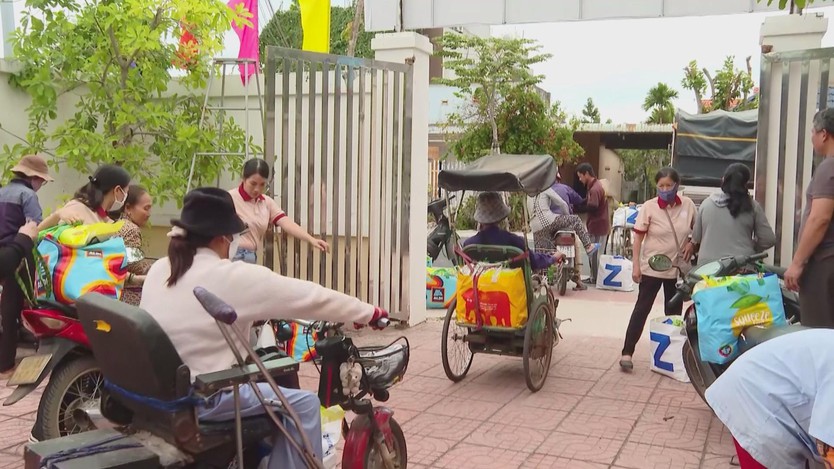 Ấm áp những món quà Tết đến với nạn nhân da cam và người khuyết tật- Ảnh 4.