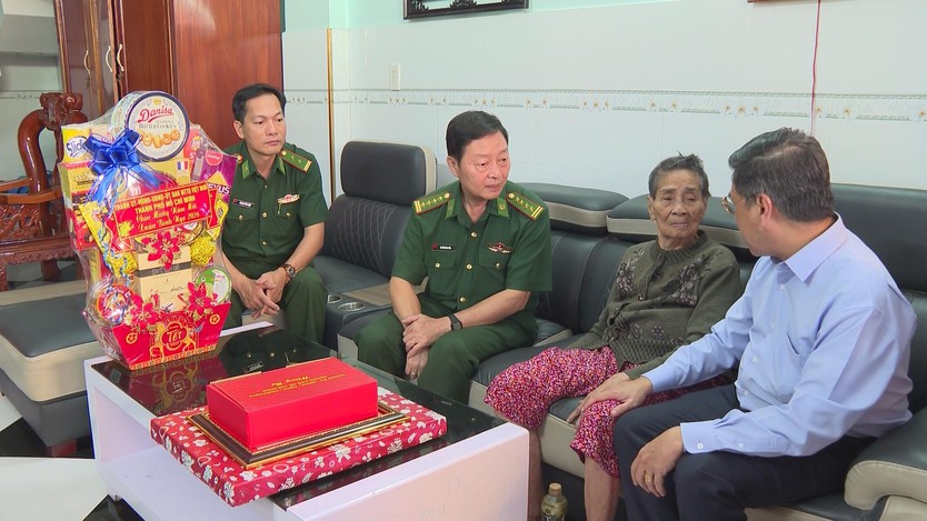 TP. Hồ Chí Minh: Thăm hỏi và mừng thọ các cụ tròn 100 tuổi tại huyện Cần Giờ - Ảnh 1.