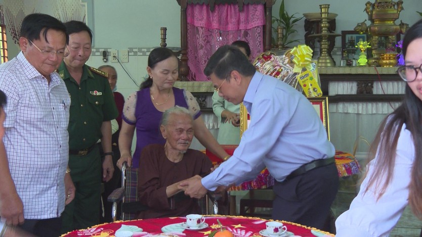 TP. Hồ Chí Minh: Thăm hỏi và mừng thọ các cụ tròn 100 tuổi tại huyện Cần Giờ - Ảnh 3.