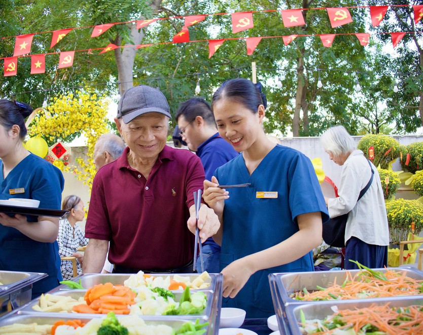 Tết là nhà với người cao tuổi- Ảnh 1.