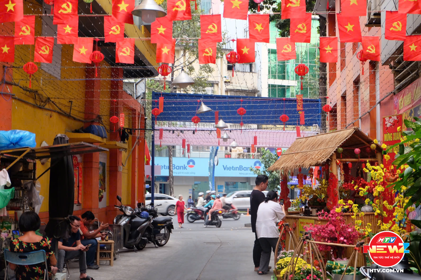 Xuân rộn ràng trong những con hẻm giữa lòng TP. Hồ Chí Minh - Ảnh 8.