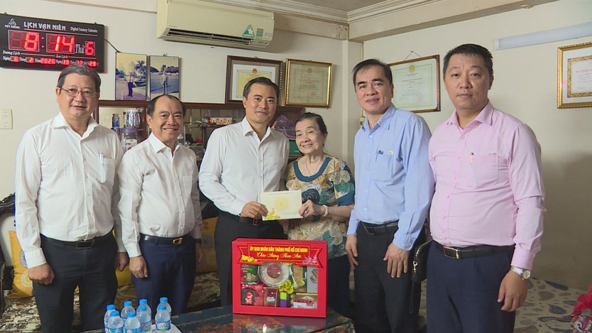 Lãnh đạo TP. Hồ Chí Minh thăm, chúc Tết các đồng chí nguyên lãnh đạo Thành phố dịp Xuân Bính Ngọ - Ảnh 4.