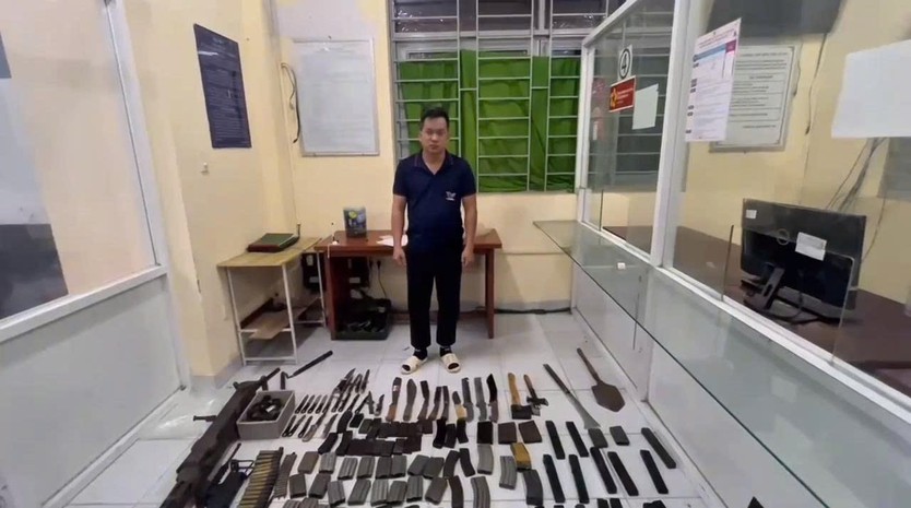 Khởi tố đối tượng tàng trữ, mua bán trái phép vũ khí quân dụng tại TP. Hồ Chí Minh - Ảnh 3.
