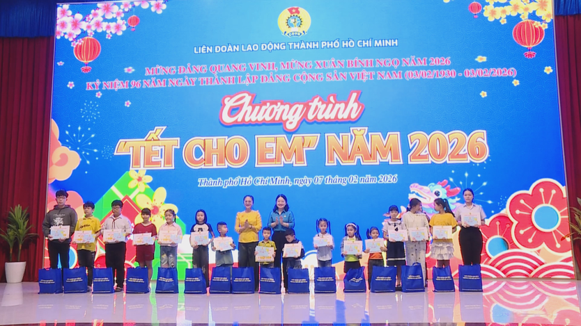 Lan tỏa yêu thương từ 100 phần quà Tết dành cho con em công nhân lao động - Ảnh 2.