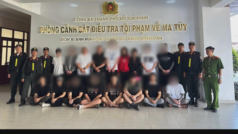 Đột kích quán bar phường Cầu Ông Lãnh phát hiện 17 trường hợp dương tính ma túy- Ảnh 3.