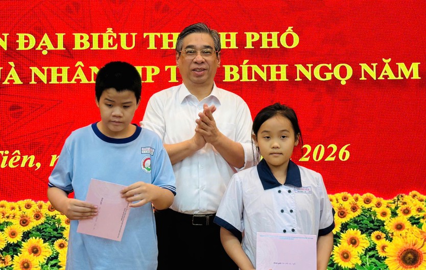 Đoàn lãnh đạo TP. Hồ Chí Minh thăm, chúc Tết tại phường Bình Tiên và Bình Tây- Ảnh 3.