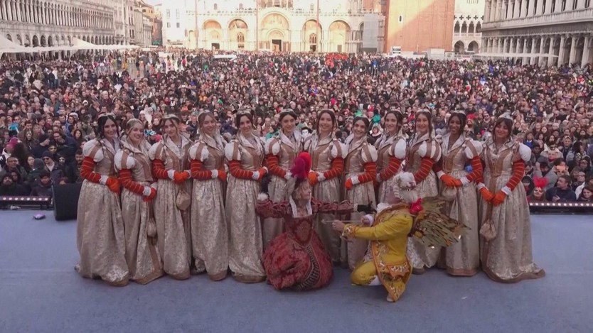 Tái hiện truyền thống... bắt cóc cô dâu ở Venice - Ảnh 1.
