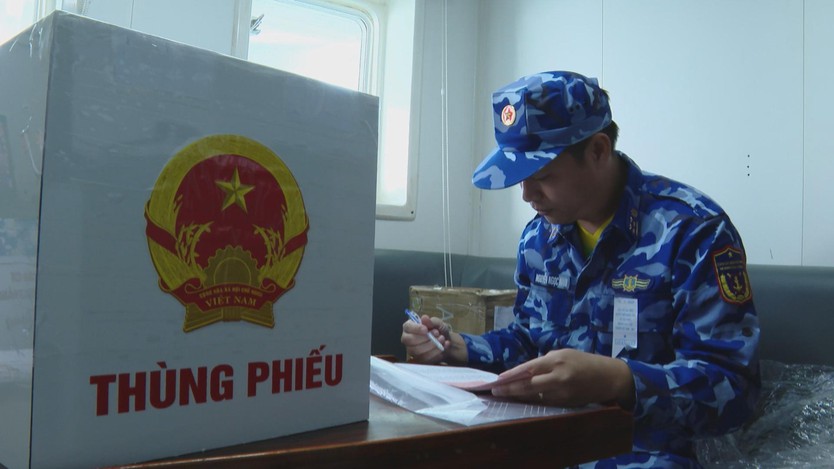 Đã có hơn 50 cử tri bỏ phiếu bầu cử trên biển- Ảnh 3.