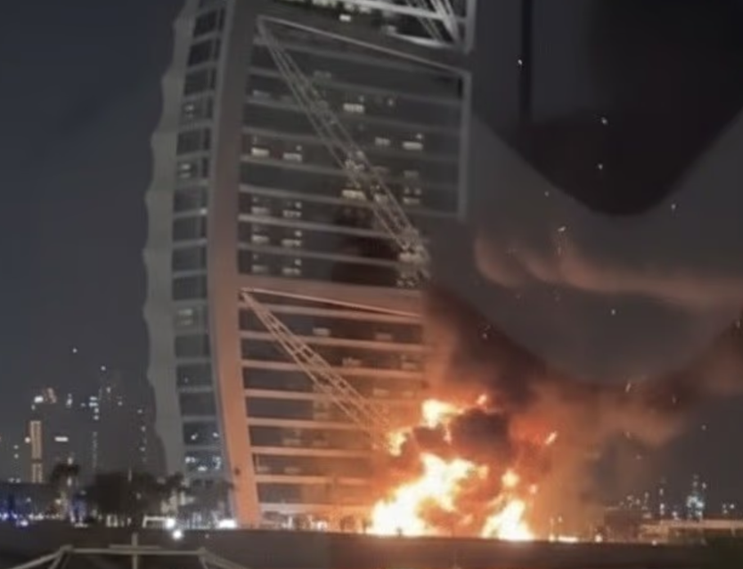 Thêm nhiều vụ nổ làm rung chuyển Dubai, Doha và Manama khi Iran trút giận- Ảnh 3.