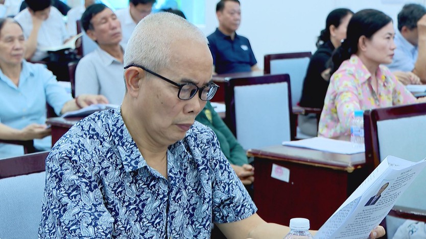 Phường Long Bình tiếp xúc cử tri với người ứng cử đại biểu Quốc hội và HĐND Thành phố - Ảnh 4.